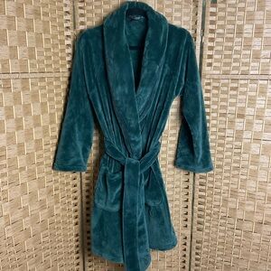 Victoria’s Secret Green XS/S Short Cozy Soft Bathrobe